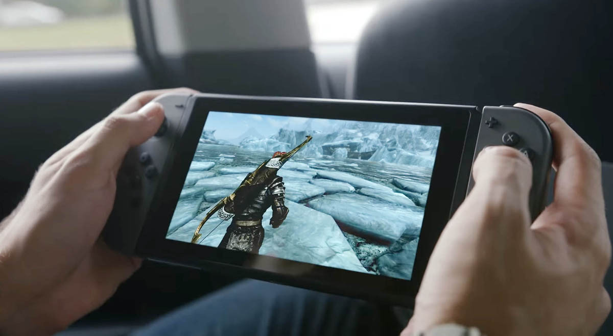 Nintendo Switch avec Skyrim sur l'écran