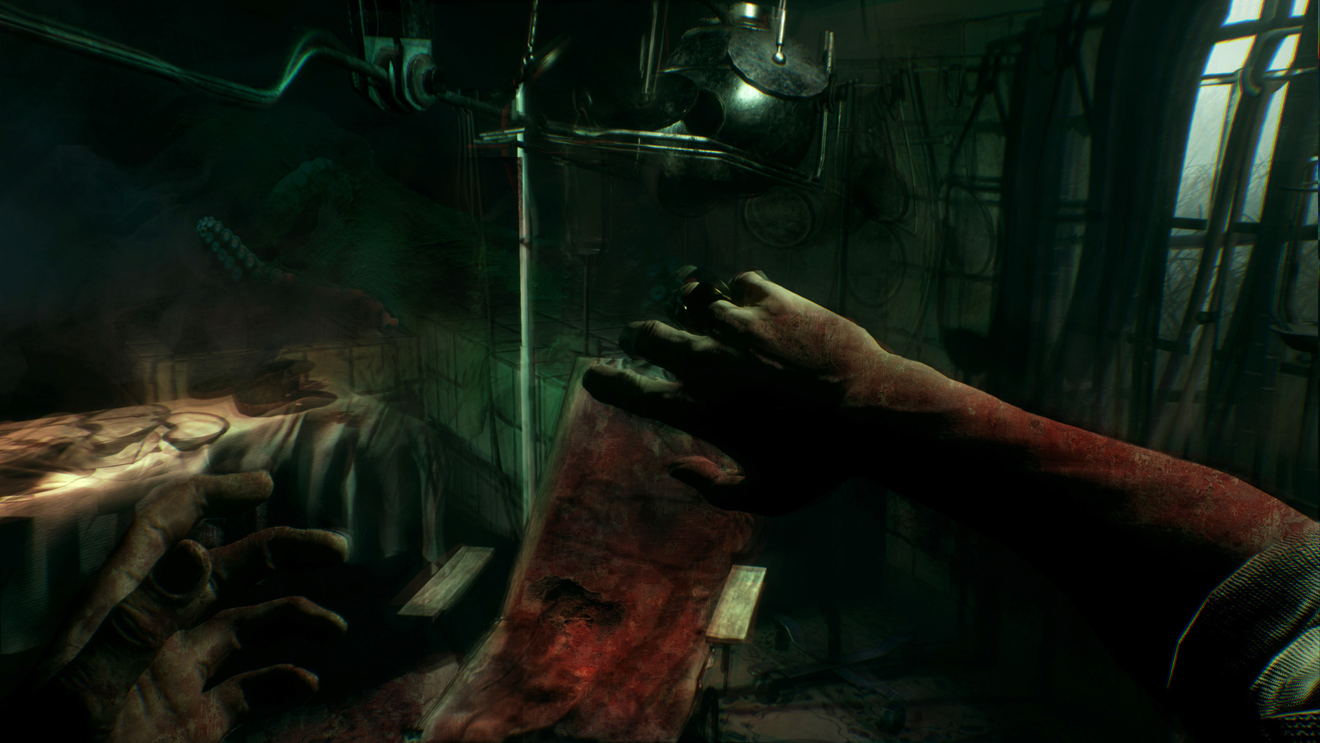 Edward Pierce avance discrètement dans une zone hostile de Call of Cthulhu