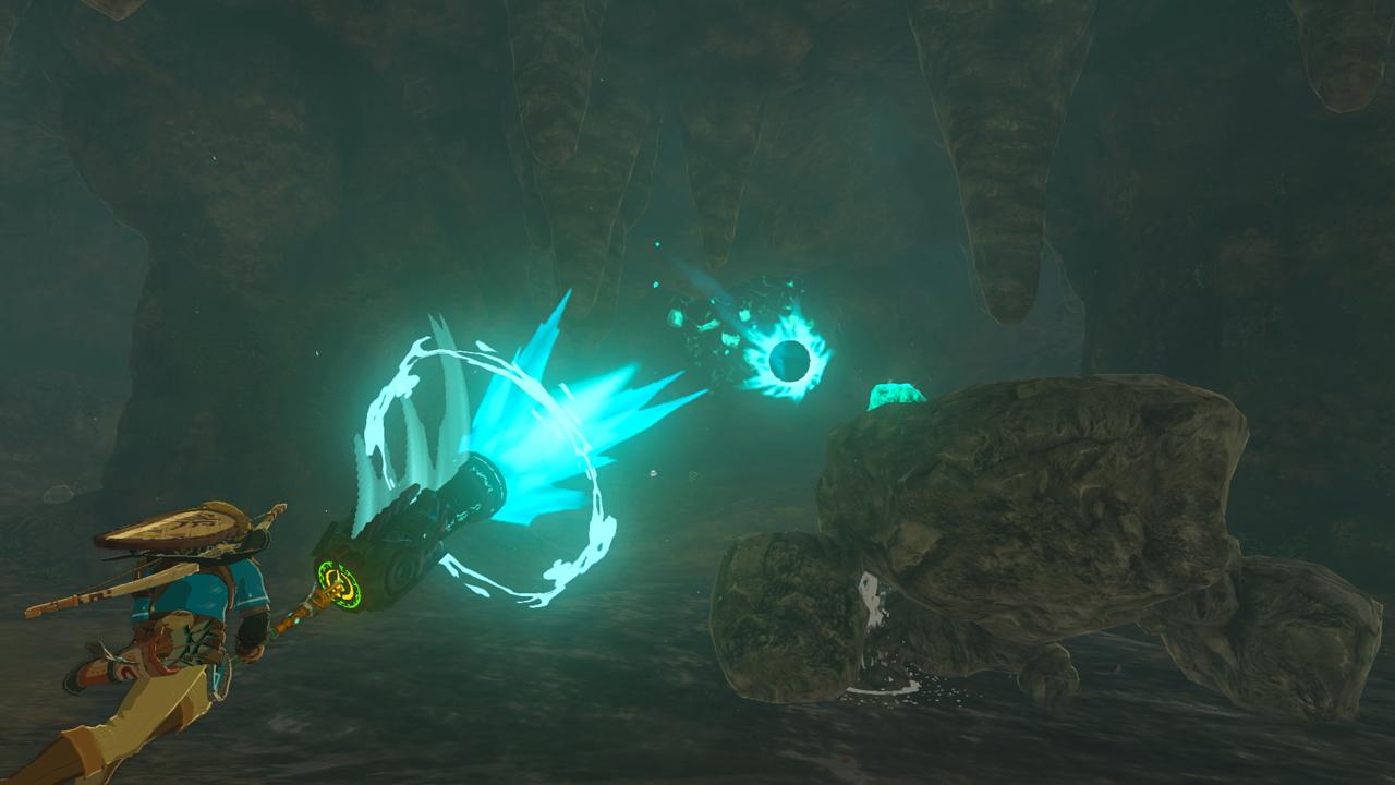 Link explorant Hyrule avec un appareil Zonai prêt à servir après une collecte de ressources