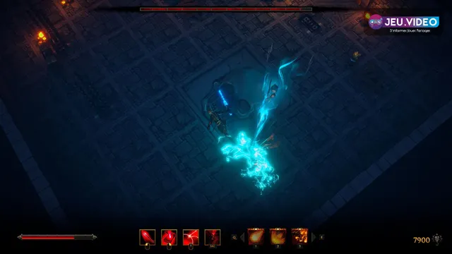 Tome of the Damned avec combat vu de dessus dans un donjon sombre