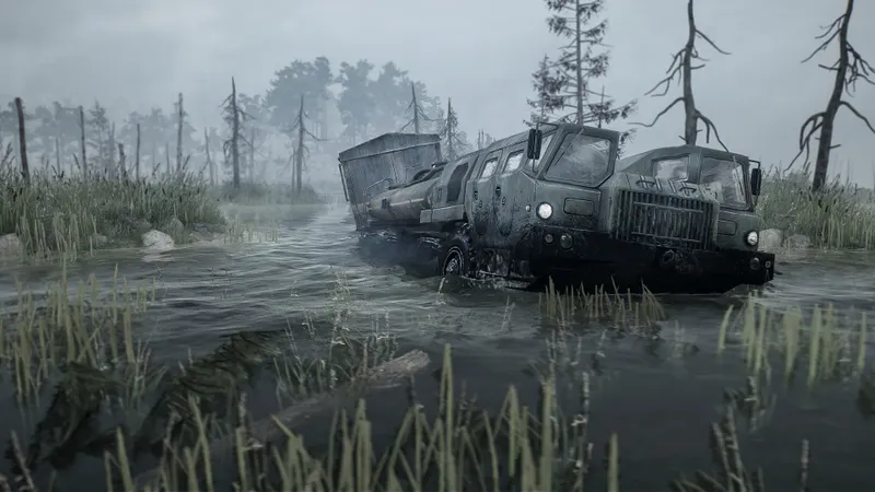 Camion de MudRunner franchissant un passage boueux, étape visuelle d’un test court avant une mission coopérative complète
