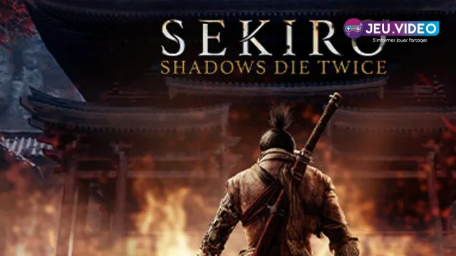 Sekiro face à un adversaire armé dans une cour, image officielle utile pour illustrer le duel rapproché contre Genichiro Ashina