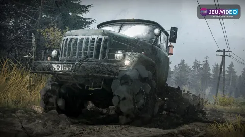 MudRunner avec un camion tout-terrain progressant dans un environnement boueux et forestier