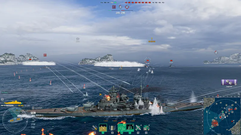 Navire de World of Warships en bataille avec l’interface de combat à l’écran, support visuel pour comparer deux tests de fluidité