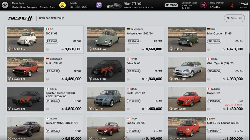 Concessionnaire de voitures d’occasion de Gran Turismo 7 montrant plusieurs compactes avec PP, crédits et transmission à comparer avant achat