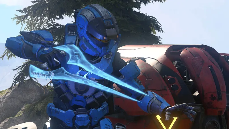 Spartan using an Energy Sword around a close-range corner in Halo Infinite