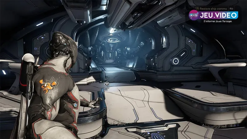 Interior del Orbiter de Warframe con las estaciones útiles para la progresión
