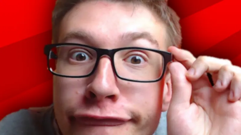 Derrière YouTube : Superflame, Youtuber