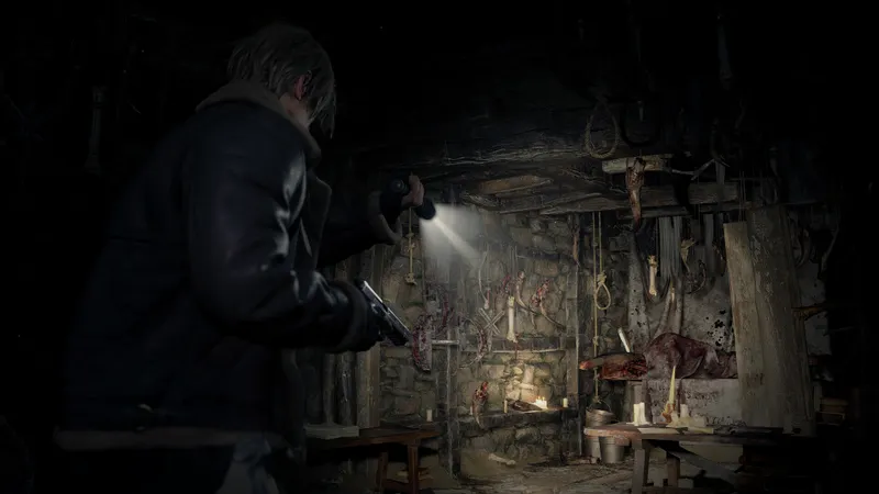 Leon combat un ennemi imposant dans Resident Evil 4 Remake, exemple de boss où dépenser les munitions fortes pour garder le rang S+