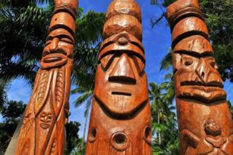 Mythe de Téa Kanaké en statues ancestrales