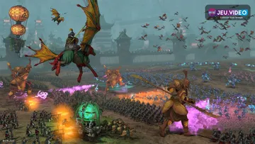 Bataille de Total War WARHAMMER III montrant des armées en formation sur un terrain ouvert.