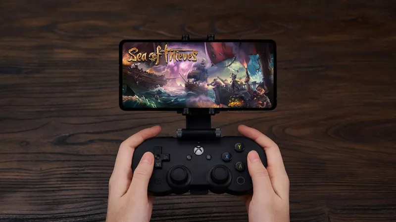 Une nouvelle manette 8bitDo met du rétro dans le XCloud