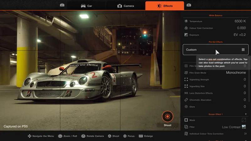 Gran Turismo 7 présente un garage détaillé avec voiture sportive sur PlayStation
