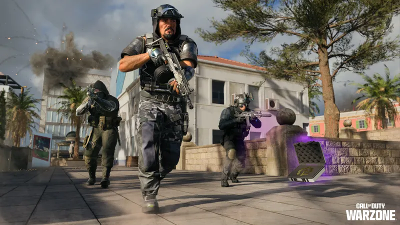Caisse à lueur violette dans Warzone Black Ops Royale indiquant un loot important à sécuriser avant la rotation