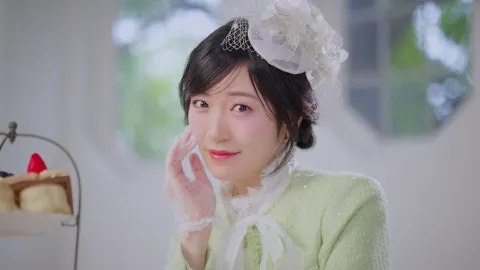 Ami Maeshima dans le clip de Kanpeki Janai Watashi, ending de Rich Girl Caretaker