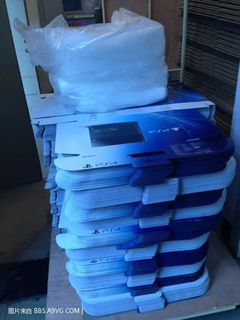 Les premières PS4 sortent d'usine !