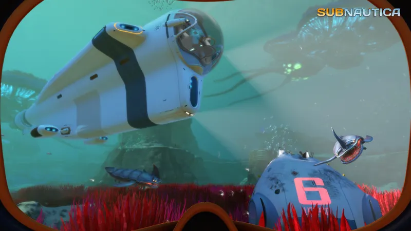 Paysage sous-marin de Subnautica montrant une zone lumineuse utilisée comme repère avant une progression vers les profondeurs