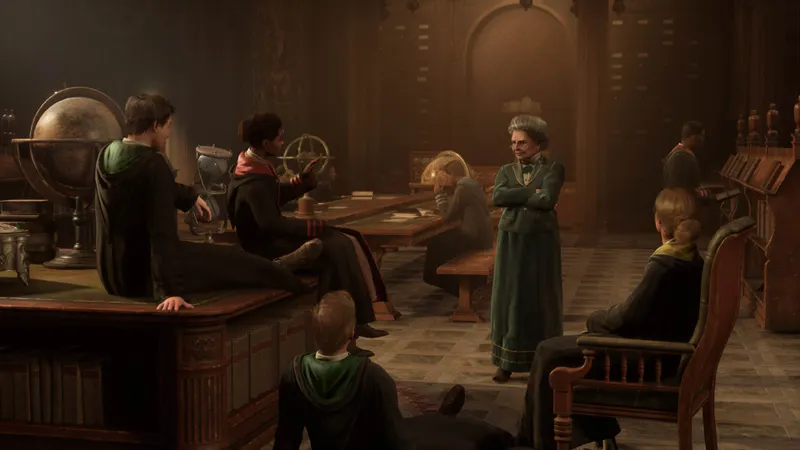 Salle de classe de Hogwarts Legacy à vérifier avec Revelio pendant la recherche de lunes de Demiguise dans Poudlard
