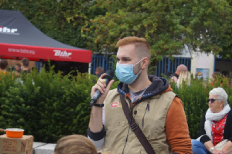 Derrière l'écran : LaBanquise, streamer, "Le jeu vidéo sert beaucoup de "fond" pour des débats / discussions"