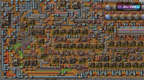Grande usine Factorio montrant plusieurs lignes de production à optimiser avec des modules et des balises