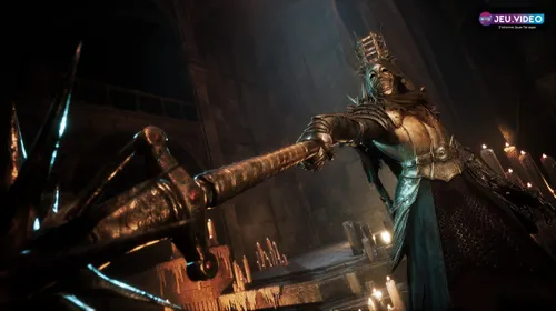 The Relic First Guardian montrant un boss armé dans une cathédrale sombre