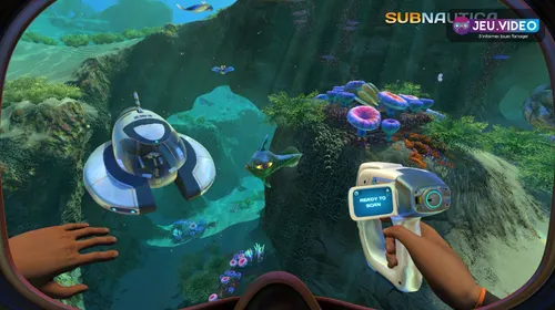 Seamoth de Subnautica explorant une zone sous-marine profonde avant une route vers la Lost River