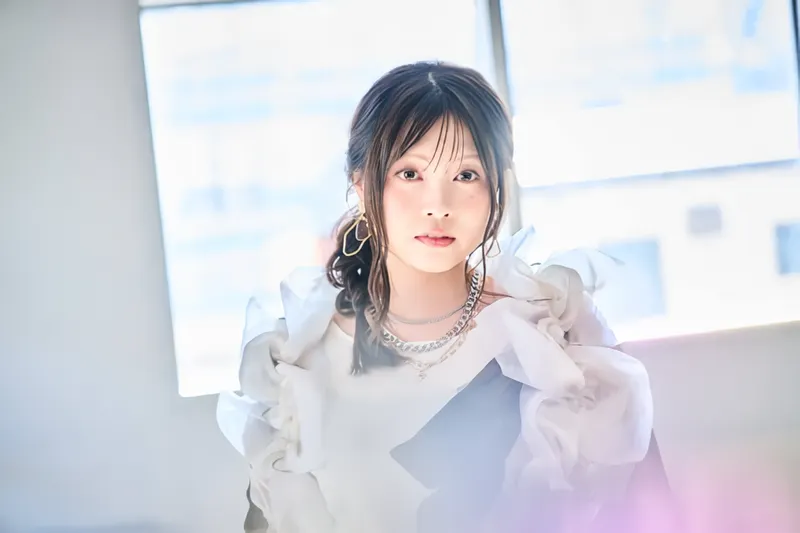 Portrait de Konomi Suzuki, interprète du générique « Tsuyoki MAX Sengen »