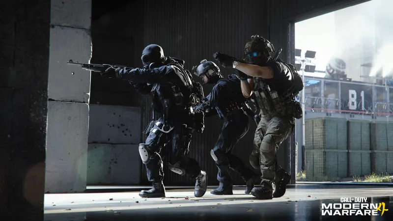 Três combatentes com equipamento tático avançam por um prédio industrial, dois deles apontando suas armas para a esquerda. O logotipo de Call of Duty: Modern Warfare 4 aparece no canto inferior direito.