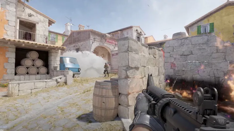 Joueur de Counter-Strike 2 observant une zone avant de s