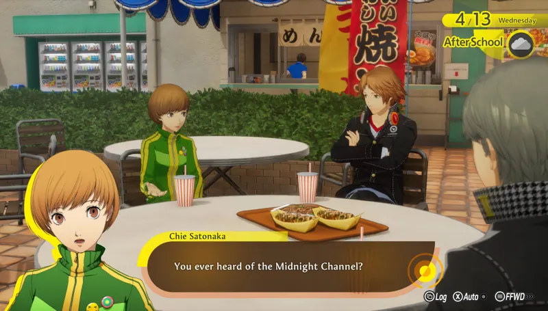 Persona 4 Revival montre Chie Satonaka et Yosuke dans le quartier commerçant